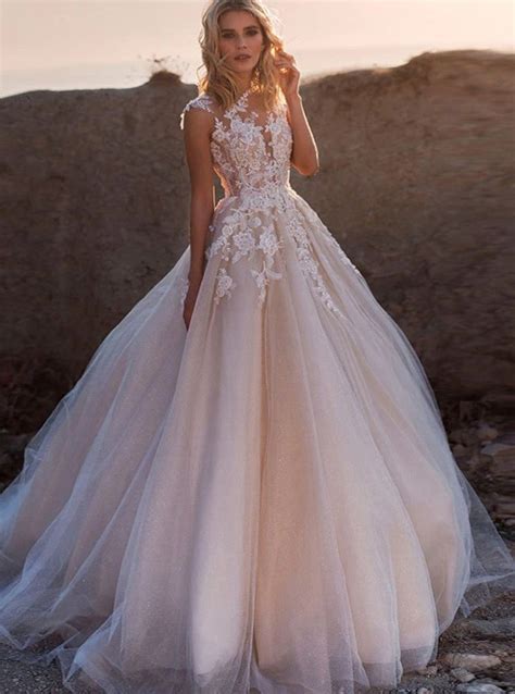 2020 Scoop Lace Applique A Line Wedding Dresses Sleeveless Tulle Boho