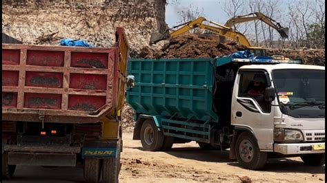 Excavator Dump Trucks Pengerukan Tebing Padas Isuzu Elf Komatsu