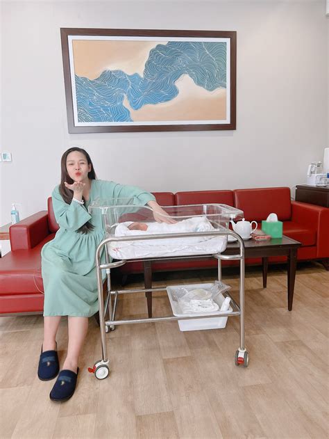Clip thú vị của cặp vợ chồng hot nhất VTV Diễm Hương Hồng Quang khi
