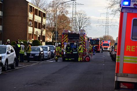 Brand In Krefeld Drei Verletzte Bei Feuer An Der Gatherhofstra E