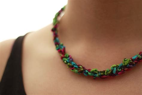 How To Make A Crocheted Necklace Beaded Necklace Beaded Necklace Diy Crochet Necklace Pattern