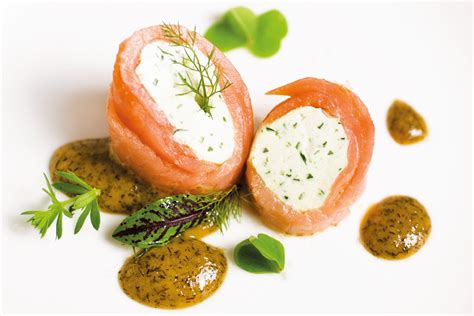 R Ucherlachs Roulade An Senf Dill Sauce Mit Meerrettich