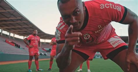 Video Le Stade Toulousain D Voile Un Nouveau Maillot Original Pour La