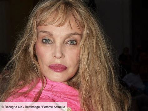 Arielle Dombasle Ans Sir Ne Sexy En Bikini Riquiqui Femme Actuelle Le Mag
