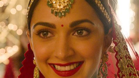 Kiara Advani Hot HD Close Up Video Super Hit Bomma YouTube