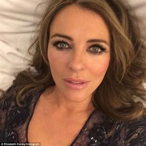 Elizabeth Hurley Bikini Elizabeth Jane British Actresses Pretty Eyes Hottest Celebrities