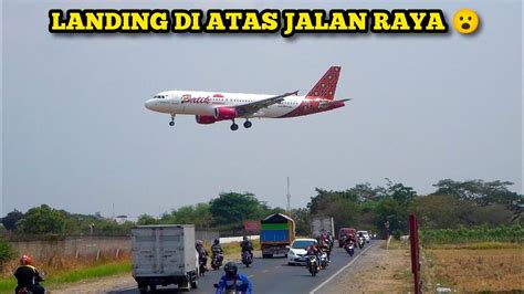 Akibat Angin Kencangpesawat Batik Harus Landing Take Off Di Pinggir