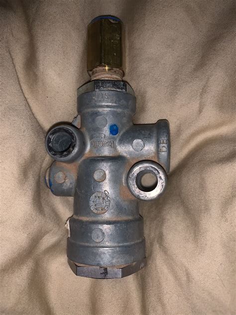 Mack Volvo Trucks Air Pressure Regulator Ebay