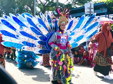 Ribuan Warga Saksikan Pawai Karnaval Hut Ri Ke Di Simpang Ulim