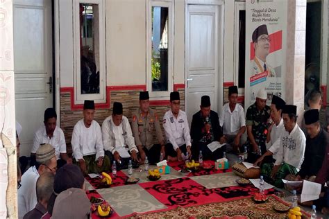 Lestarikan Budaya Leluhur Warga Desa Pranggong Lakukan Sedekah Bumi