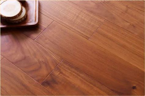 Brown American Walnut Engineered Wood Flooring For Indoor Surface