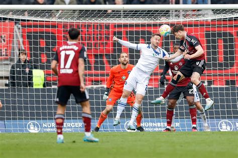 Hamburg Beendet Talfahrt Mit Spektakel St Pauli Sieg