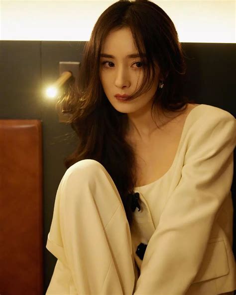 Pin By 𝗹𝗲𝗲𝗻𝘇 𝗸𝘆𝘂𝗻𝗴 On 杨幂 Yang Mi Beautiful Chinese Women Beautiful Actresses Celebrities