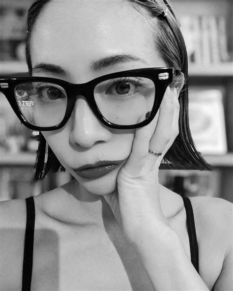 荻原桃子さんのインスタグラム写真 荻原桃子instagram「いくつかdm頂きましたので🤓 先日つけてたメガネは 産後すっぴん隠しに