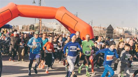 Aficionados A La Carrera Participar N En La Media Marat N De