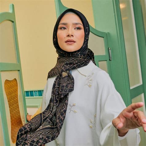 Ameera Zaini Shop Exclusive Printed Hijab Square Shawl Bawal