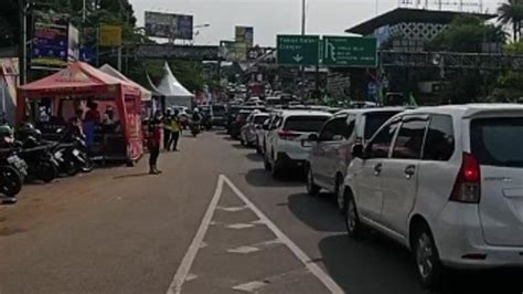 Jalan Raya Puncak Padat Merayap Saat Libur Natal Cek Penerapan One Way