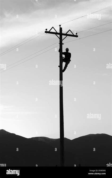 Lineman silhouette Black and White Stock Photos & Images - Alamy