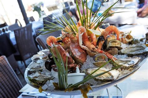 L écailler du Café de la Plage Plateau de fruits de mer à Arcachon