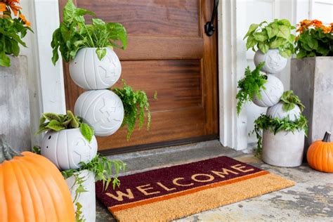 70 Ideas For Spooky Halloween Porch Decorations Hgtv