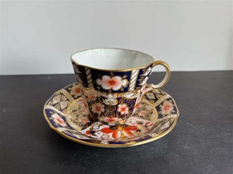 Vtg ROYAL CROWN DERBY TRADITIONAL IMARI 2451 LARGE TEACUP SAUCER SET