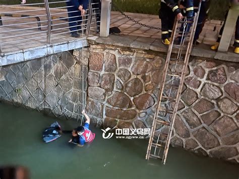 男子清晨失足落水 义乌消防救援人员跳入刺骨江水中救人 义乌消防 义乌新闻