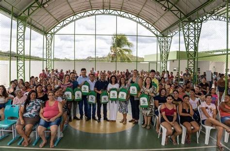 Alunos Da Rede Municipal De Educa O Recebem Kits Escolares