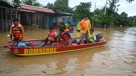 Eta Deja Decenas De Muertos Por Derrumbes E Inundaciones En