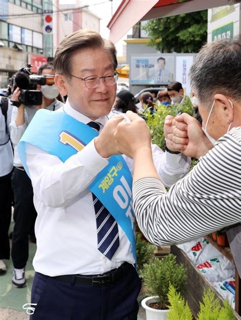 이재명에 ‘치킨 뼈 그릇 던진 60대 男 2심도 징역형 집행유예