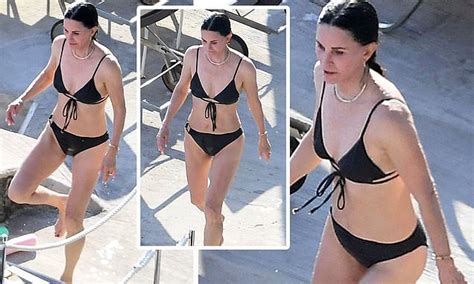 Courteney Cox Stuns In Bikini With Johnny McDaid Daily Mail Online