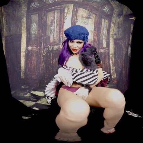 Spreading Her Folds With Her Fingers 180 VR Porn Video VRHump