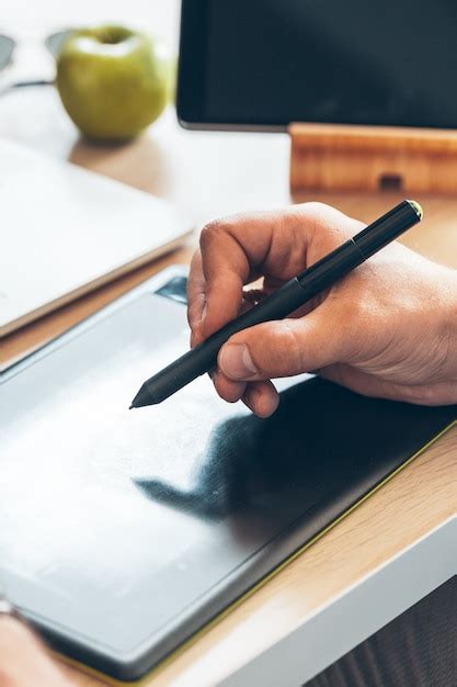 Premium Photo Graphic Designer Using A Pen Tablet