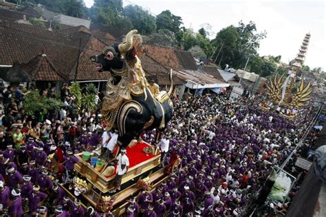 Upacara Adat Dan Tradisi Bali Yang Menarik Dan Penuh Makna Kompaspedia