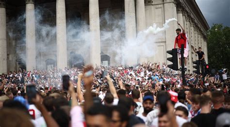 Euro 2020: Fans attempt to storm Wembley ahead of England vs Italy ...