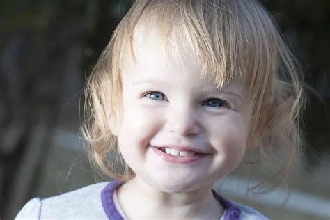 Little girl smiling Stock Photos, Royalty Free Little girl smiling ...