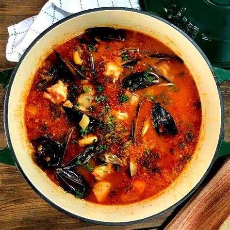 Easy Cioppino Seafood Soup | EmilyFabulous