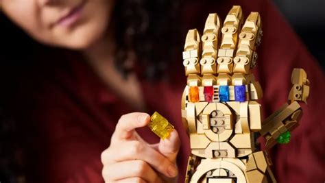 แฟนๆ Marvel ตองม LEGO เปดตวถงมอทานอส Infinity Gauntlet Kit Art of