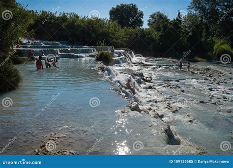 Spa Natural Saturniano Con Cascadas Y Aguas Termales En Ba Os Termales