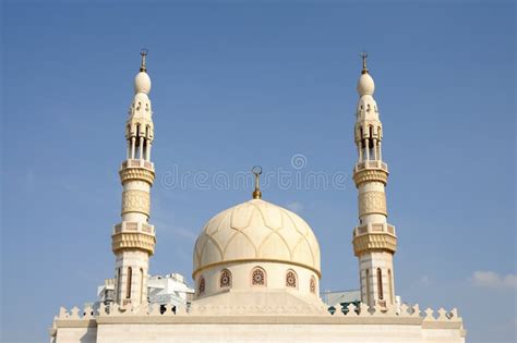 Minarete De Uma Mesquita Em Dubai Foto De Stock Imagem De Emirados