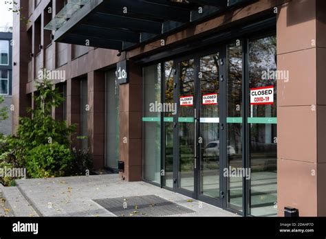 Sorry We Are Closed Sign Board Hanging On Door Of Cafe Stock Photo Alamy