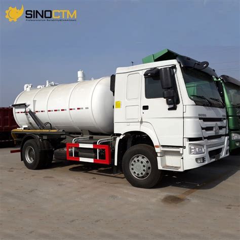 Sinotruk HOWO 10m3 Fecal Suction Cleaning Sewage Vacuum Truck China