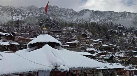 Snowfall comes down on Dhanaulti, Nainital, Auli, makes them twice as ...