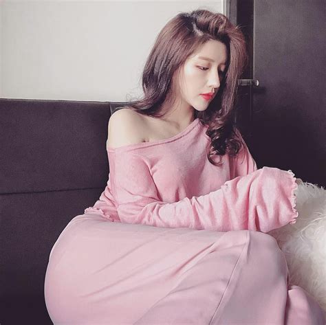Cuộc sống của cựu hot girl Vân Navy ra sao sau nửa năm kết hôn với chồng doanh nhân