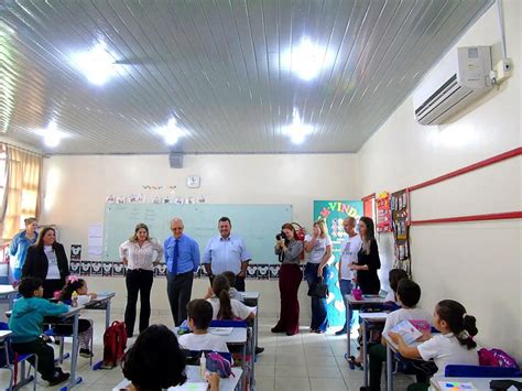 Secretário de Estado da Educação visita escola Abílio César Borges para