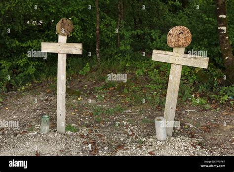 Gr Ber Deutsche Soldaten Ostfront Fotos Und Bildmaterial In