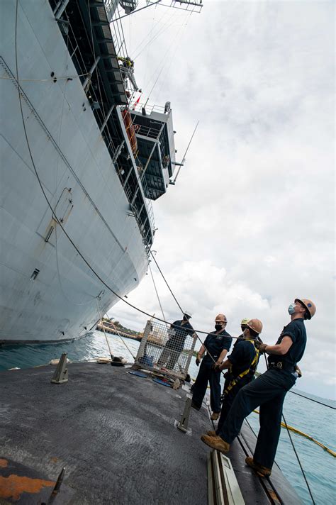 Uss Frank Cable Conducts Expeditionary Reload With Uss Hampton