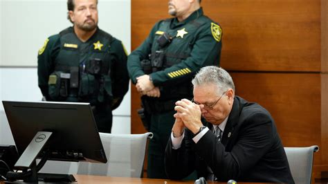 Jury Acquits Scot Peterson Deputy Who Failed To Confront Parkland