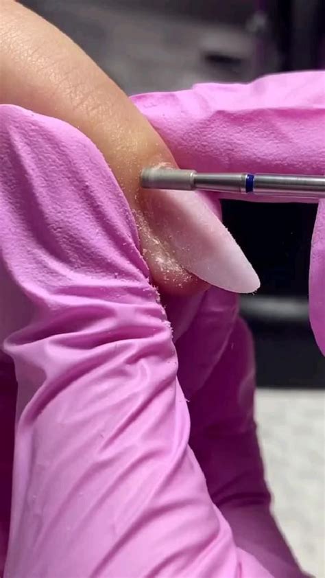 Aprenda A Fazer Lindas Unhas Acesse O Link Na Bio E Aprenda Tudo Unhas Nude Unhas Stiletto