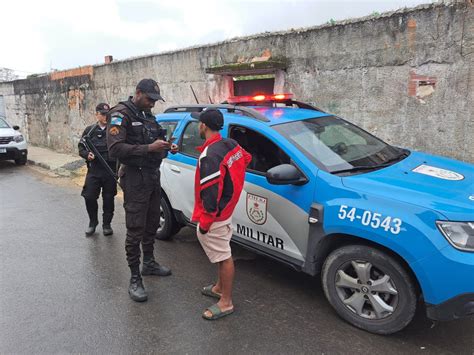 Menino De Anos Encontrado Morto Em Piscina Na Zona Oeste Do Rj