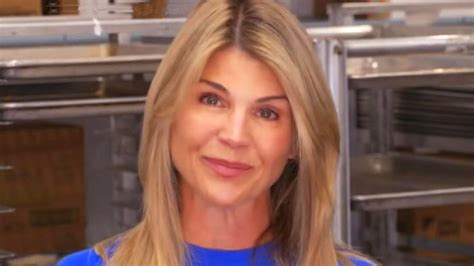 Lori Loughlin Makes First Tv Appearance Since Admissions Scandal Youtube